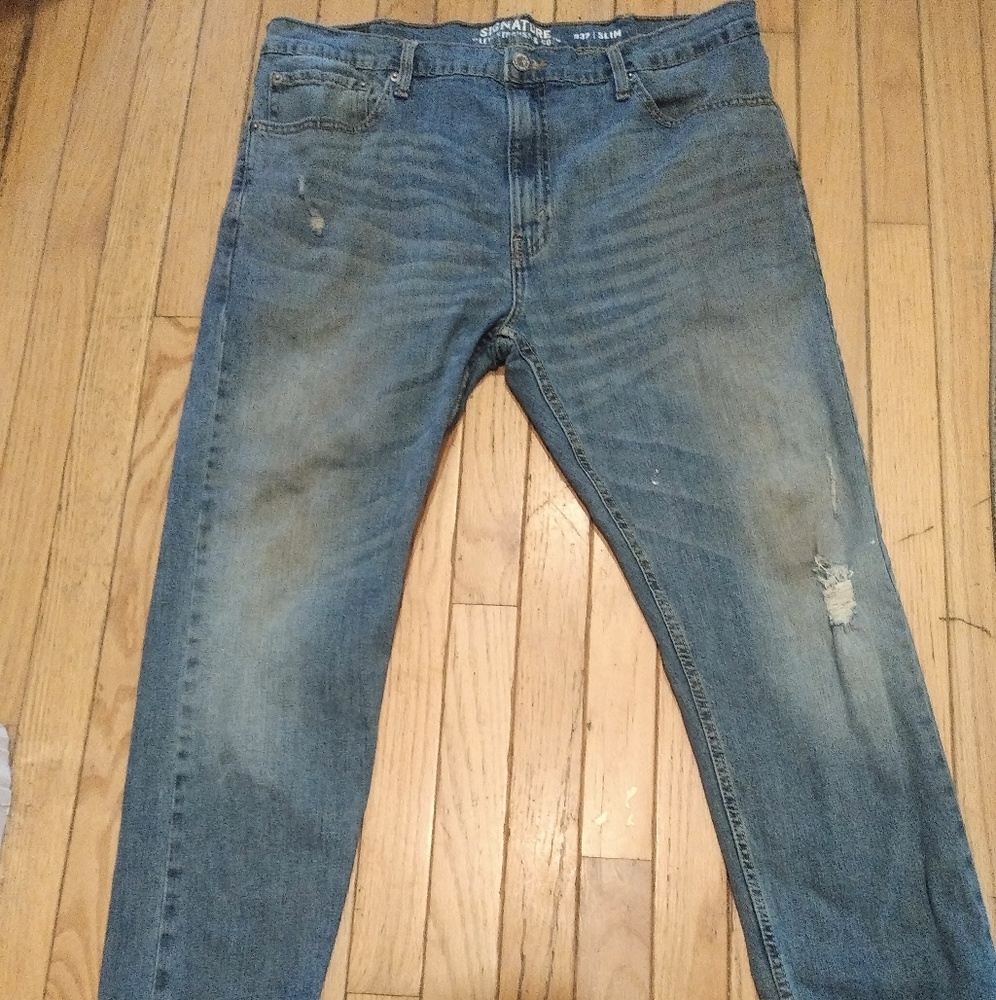 LEVI SLIM JEANS SIZE 27